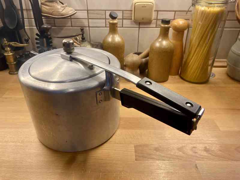 Retro tlakový hrnec - hliník - 5 litrů - foto 2
