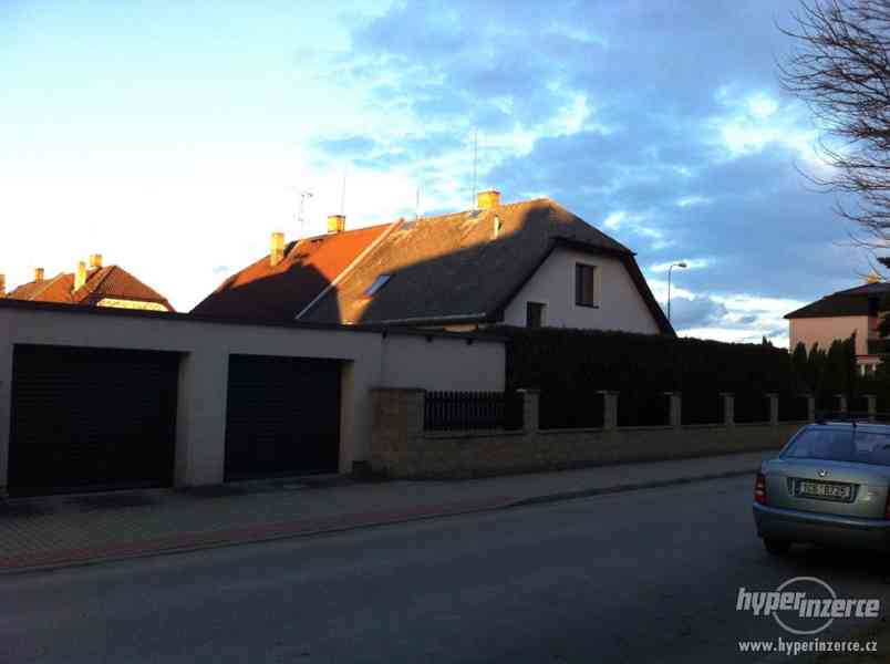 Prodej útulného rodinného domu v Českých Velenicích - foto 5