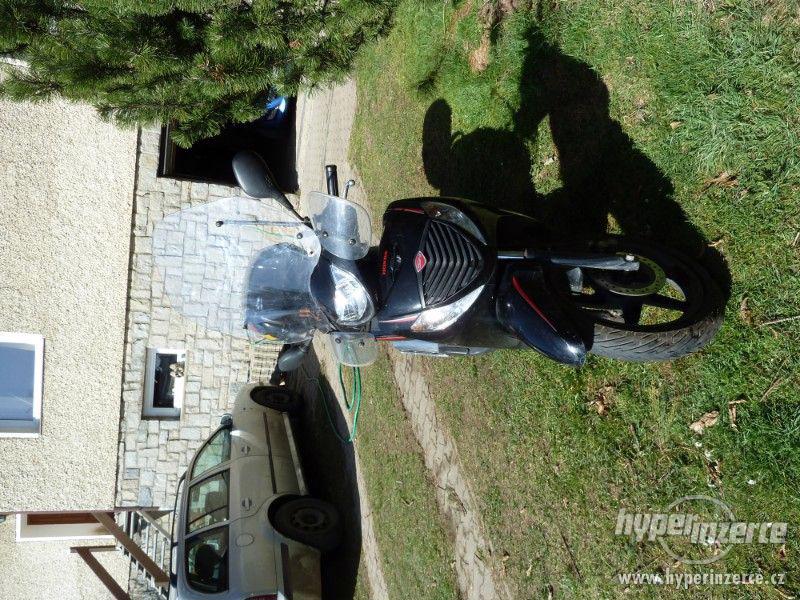prodám skůtr Honda SH 150i - foto 2