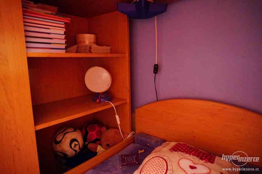 Dětská palanda s úložným prostorem a zabudovaným žebříkem - foto 4
