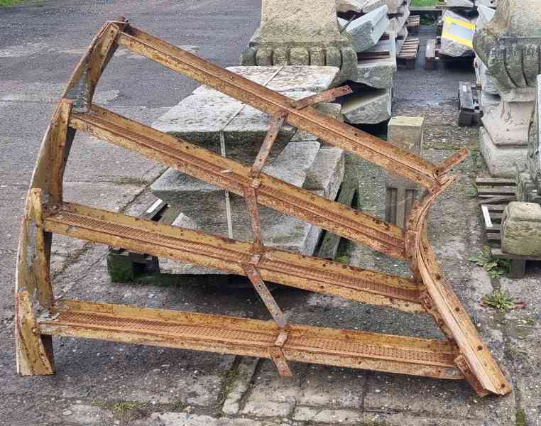 Železné točité schodnice - foto 2