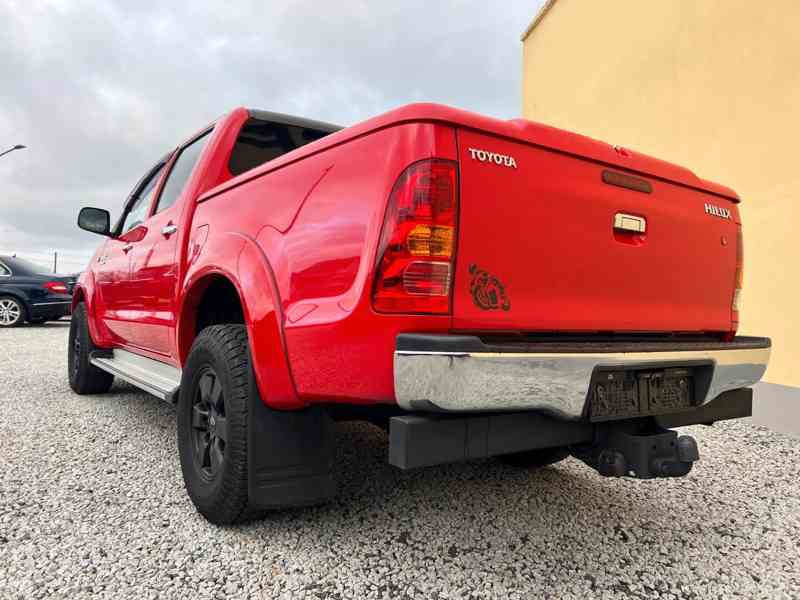 Toyota Hilux 3,0 D4D Double Cab Sol AUT. 4x4 126kw - foto 8