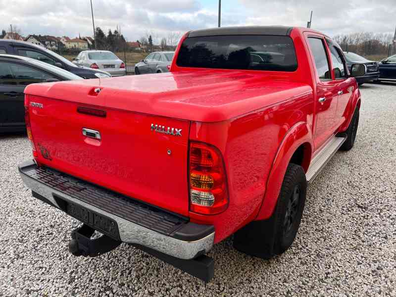 Toyota Hilux 3,0 D4D Double Cab Sol AUT. 4x4 126kw - foto 6