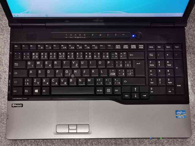 Fujitsu LifeBook E752 - foto 5