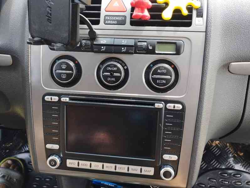 Volkswagen Touran 2,0   TDI 103 kW DSG facelift - foto 12