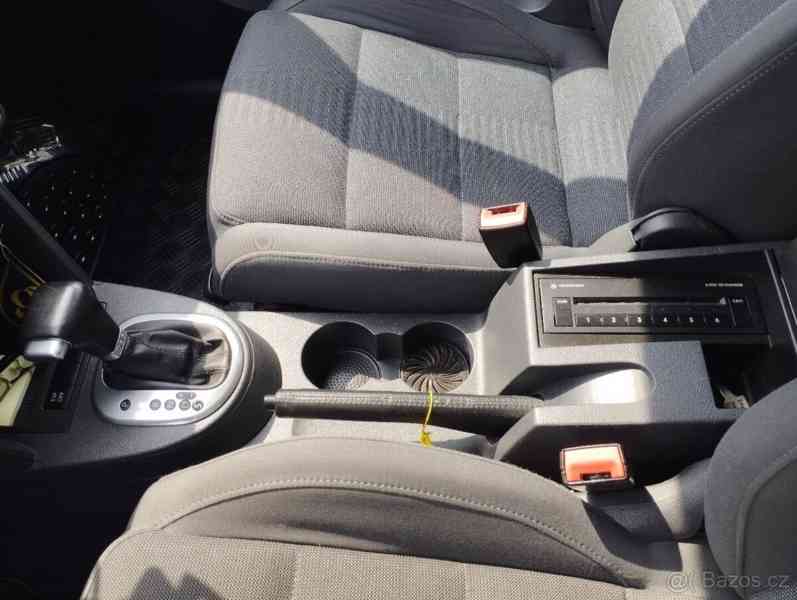 Volkswagen Touran 2,0   TDI 103 kW DSG facelift - foto 13