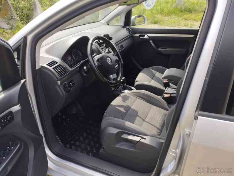 Volkswagen Touran 2,0   TDI 103 kW DSG facelift - foto 26