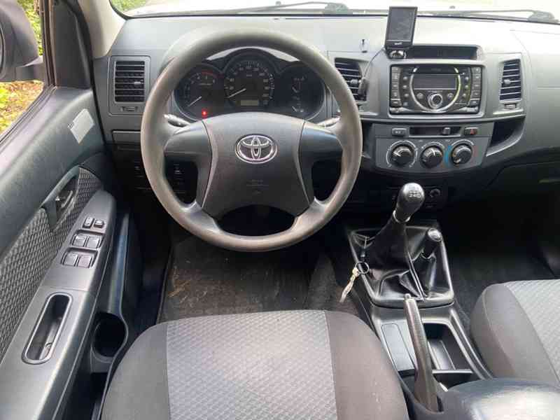 Toyota Hilux 2.5 D4D 106kw - foto 9