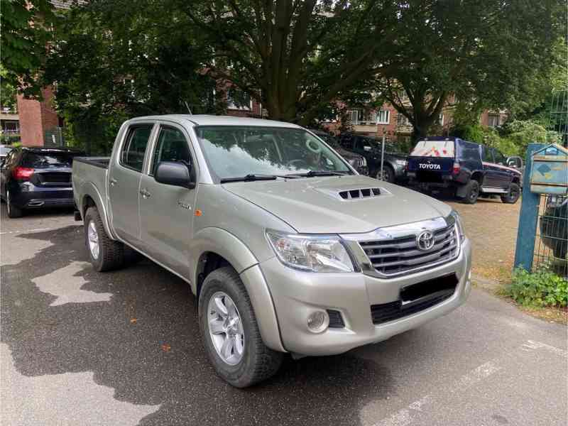 Toyota Hilux 2.5 D4D 106kw - foto 1