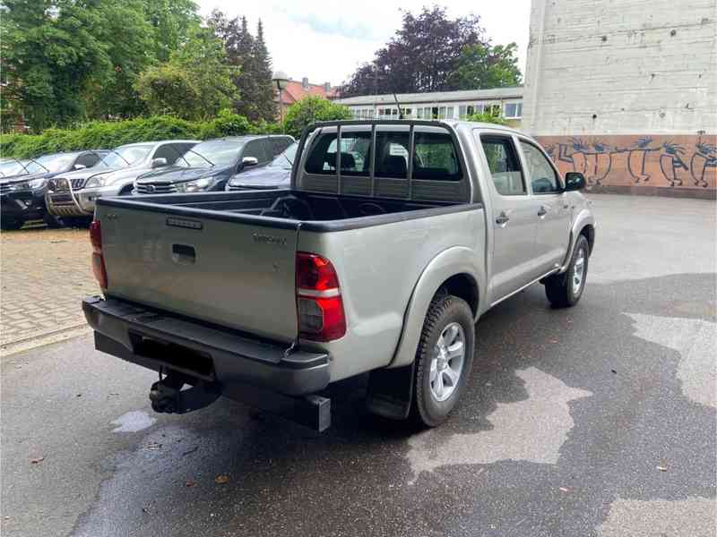 Toyota Hilux 2.5 D4D 106kw - foto 4