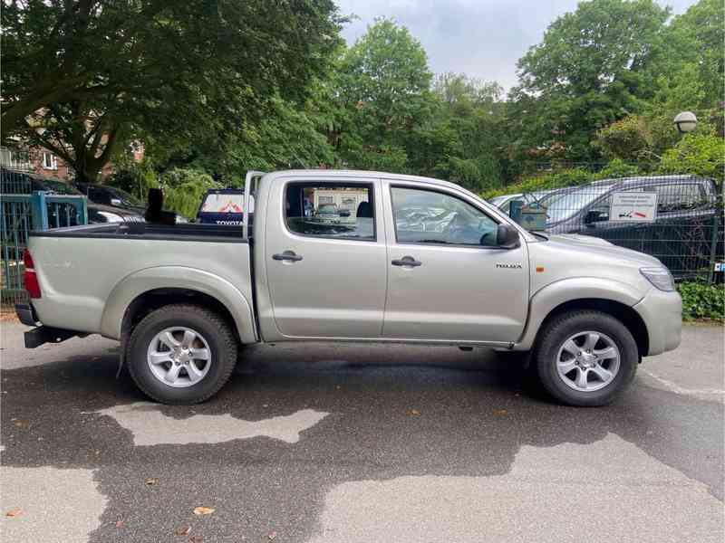 Toyota Hilux 2.5 D4D 106kw - foto 3