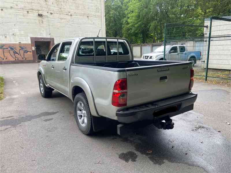 Toyota Hilux 2.5 D4D 106kw - foto 13