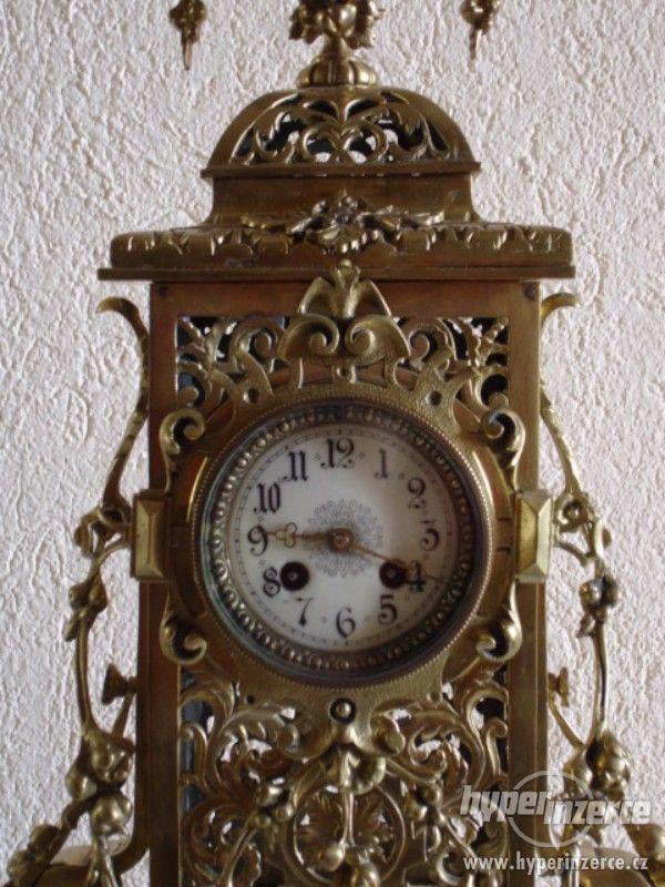 Bronzové, Krbove  hodiny a 2 svícny s dekorem - vinná réva - foto 2