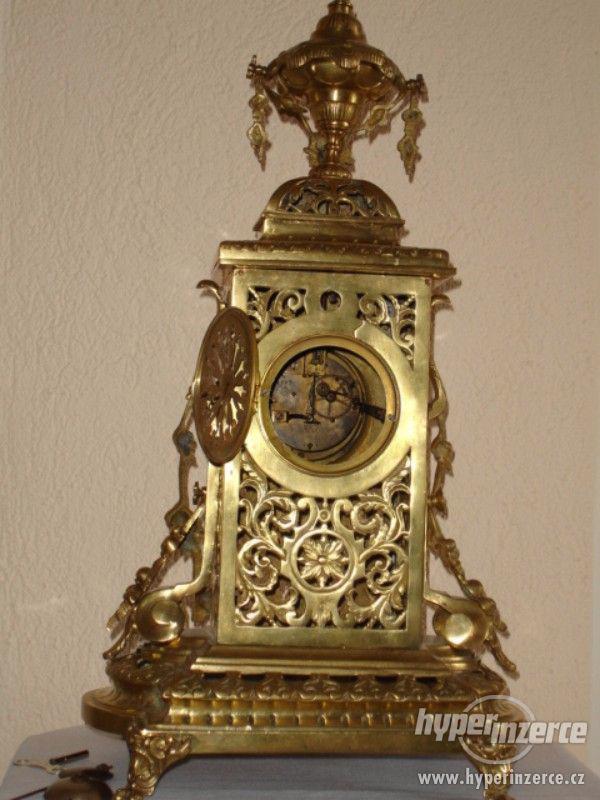 Bronzové, Krbove  hodiny a 2 svícny s dekorem - vinná réva - foto 5