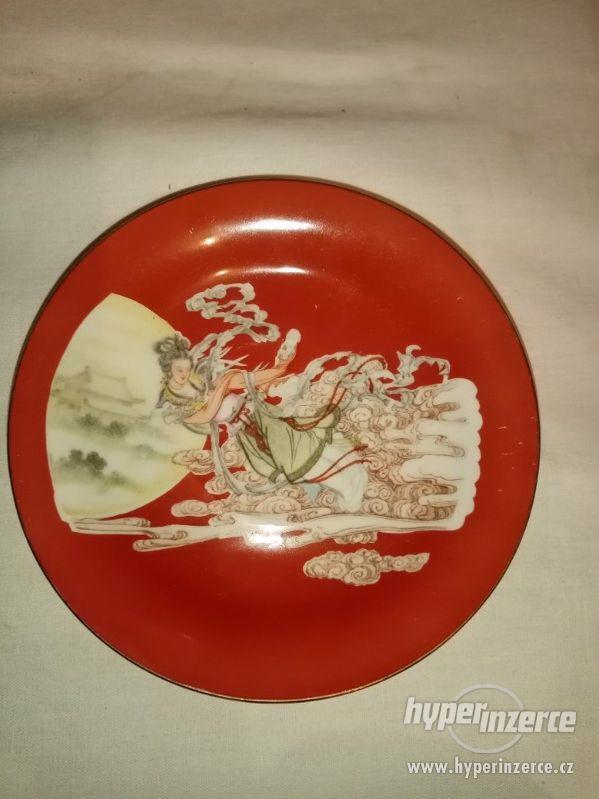 Konvička + 2 ks talířků - Čínský motiv - foto 4