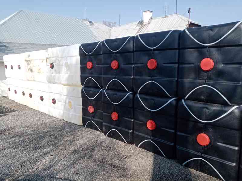 IBC nádrže kontejnery 1000 litrů bez klece  - foto 3