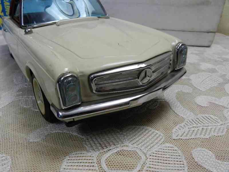 Plechové auto na ovládání Mercedes Benz 230 SL Tuzex - foto 3