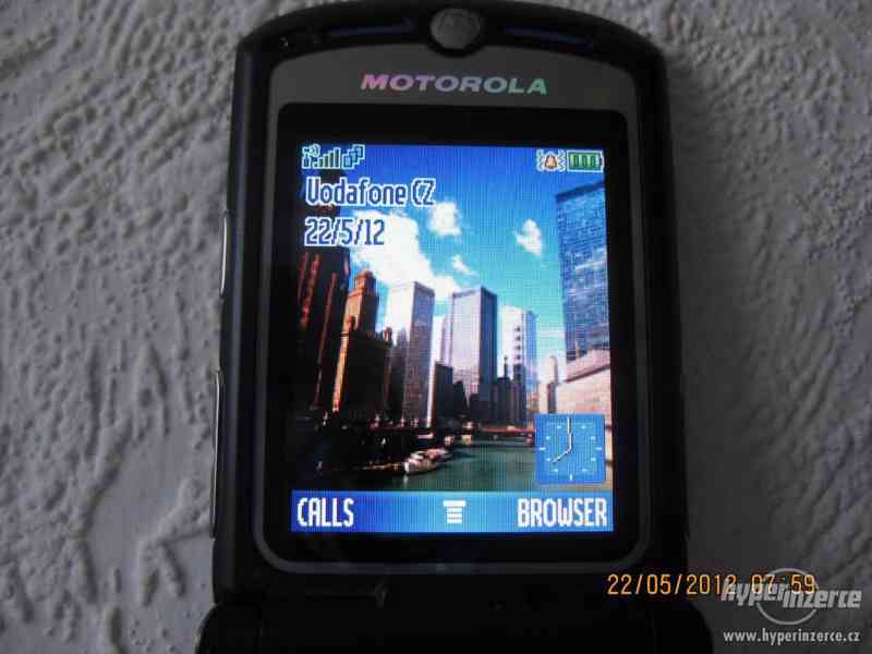 MOTOROLA V3i+SIM karta s bonusem 1.200,-KčZDARMA!!! - foto 3