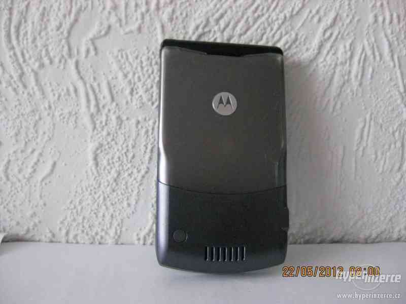MOTOROLA V3i+SIM karta s bonusem 1.200,-KčZDARMA!!! - foto 5