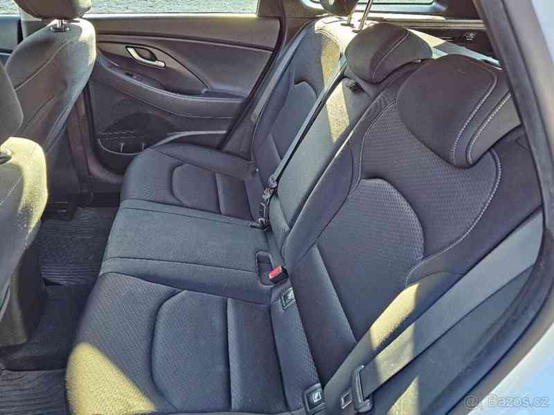 Hyundai i30 1,6   Style combi, perfektní stav - foto 11