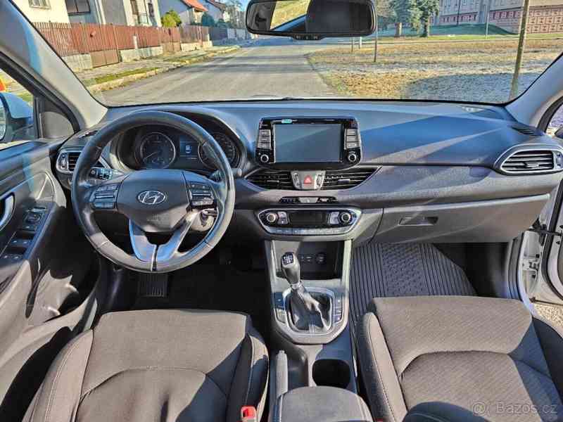 Hyundai i30 1,6   Style combi, perfektní stav - foto 3
