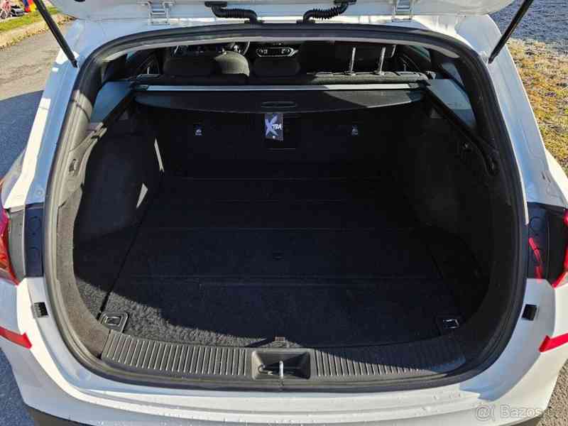 Hyundai i30 1,6   Style combi, perfektní stav - foto 7