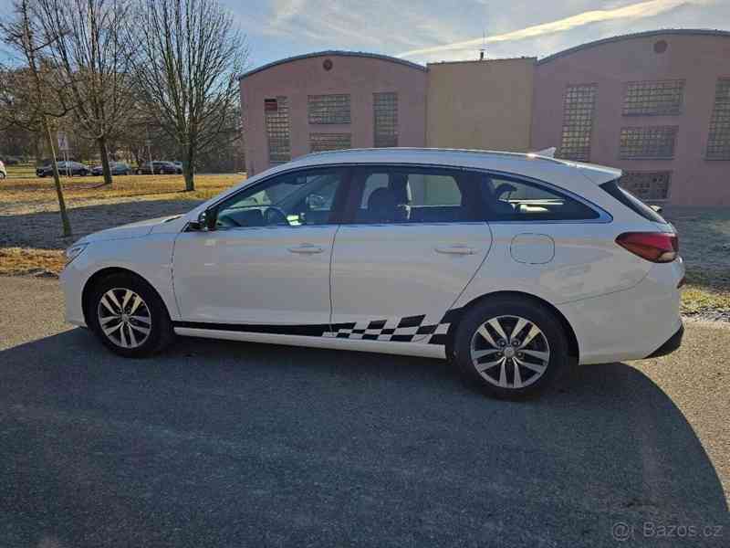 Hyundai i30 1,6   Style combi, perfektní stav - foto 5