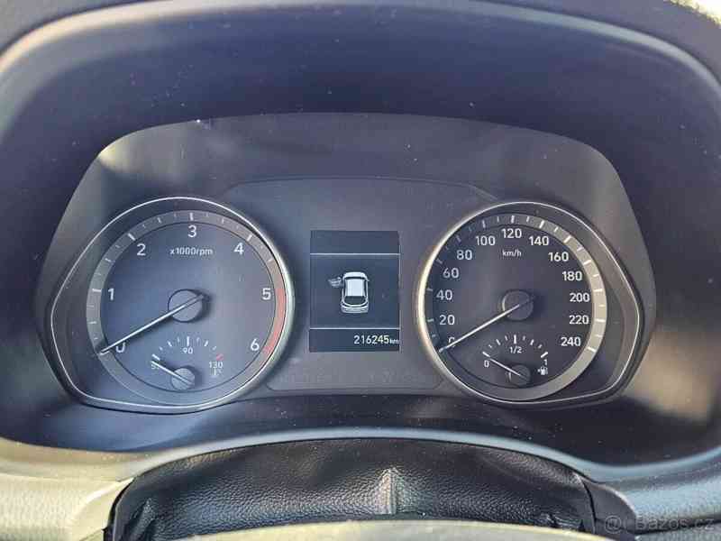 Hyundai i30 1,6   Style combi, perfektní stav - foto 9