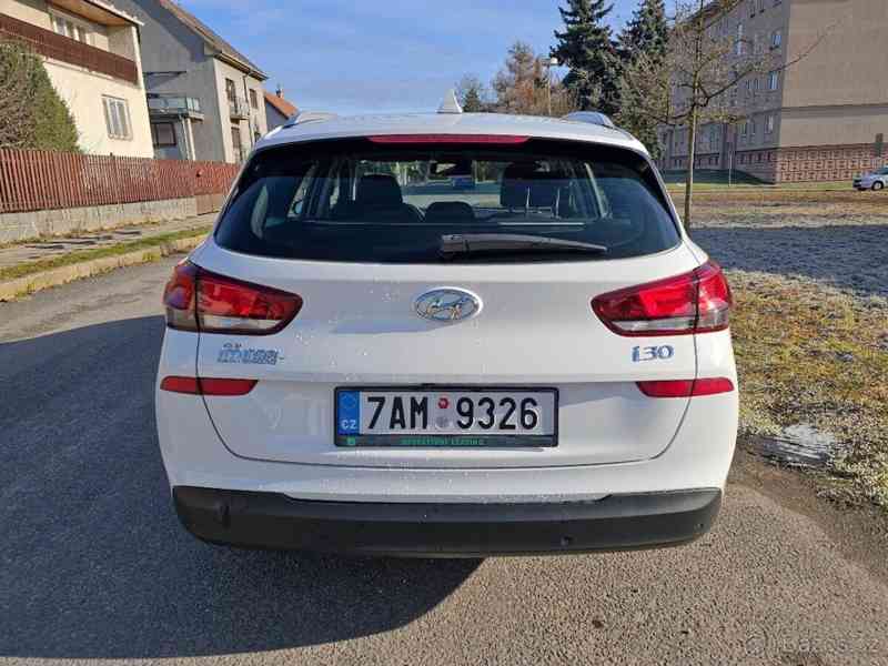 Hyundai i30 1,6   Style combi, perfektní stav - foto 2
