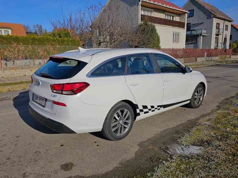 Hyundai i30 1,6   Style combi, perfektní stav - foto 10