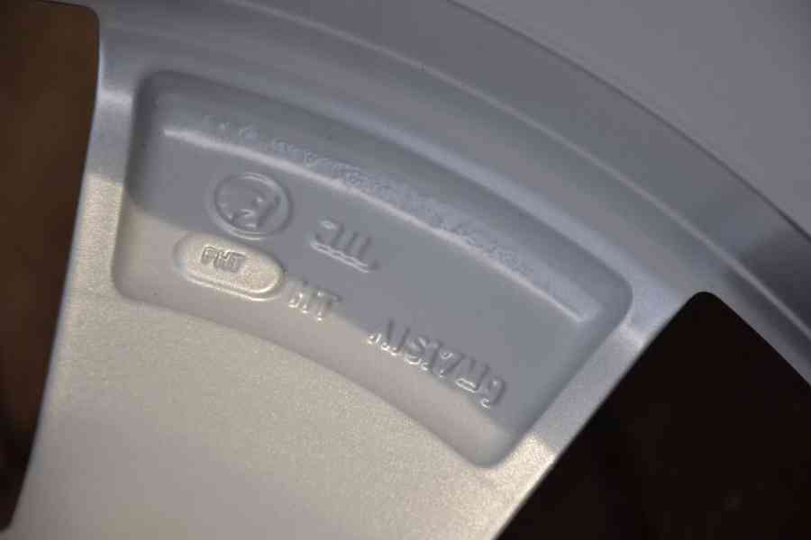 Škoda Kodiaq/VW Tiguan -NOVÁ zimní orig.Alu sada -215/65R17 - foto 16