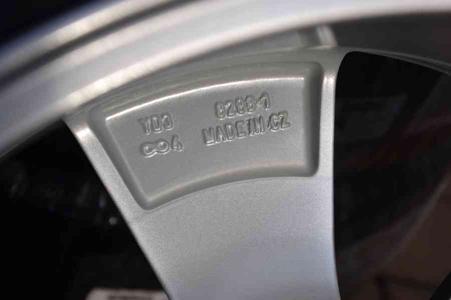 Škoda Kodiaq/VW Tiguan -NOVÁ zimní orig.Alu sada -215/65R17 - foto 14