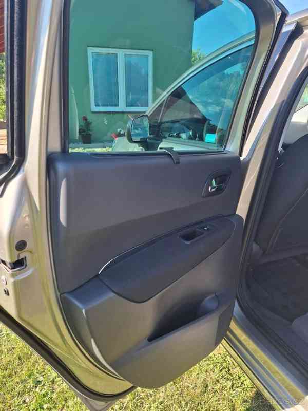 Peugeot 3008 1,6   M0VG - servisováno - foto 17