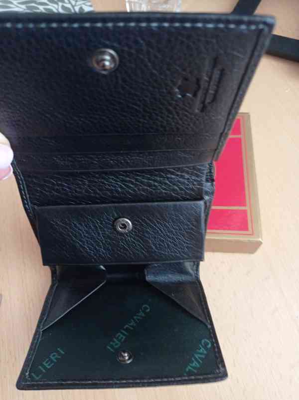 Peněženka kožená NOVÁ, 10,5 cm x 10 cm - foto 7