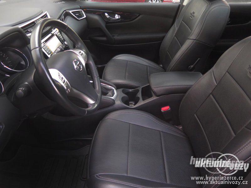 Nissan Qashqai 1.6, benzín, rok 2015 - foto 6