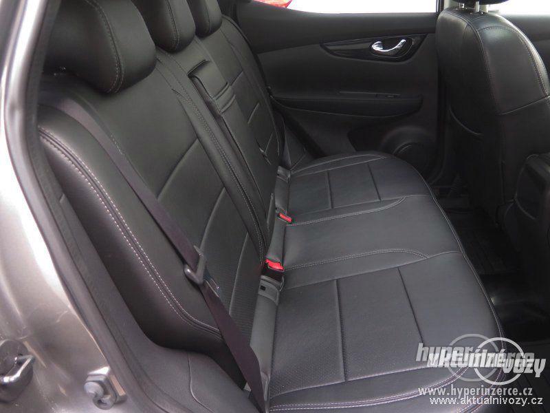 Nissan Qashqai 1.6, benzín, rok 2015 - foto 7