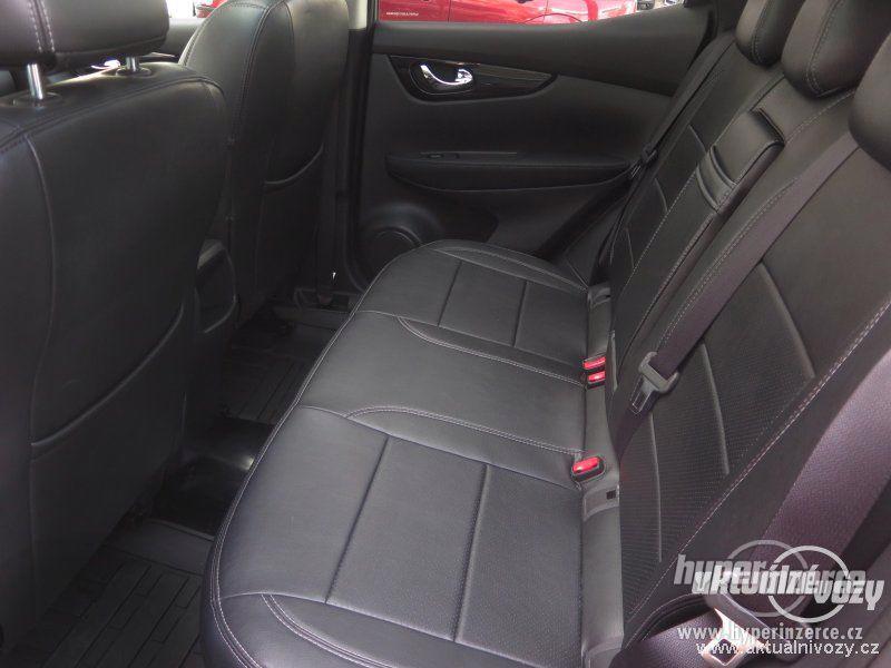 Nissan Qashqai 1.6, benzín, rok 2015 - foto 8