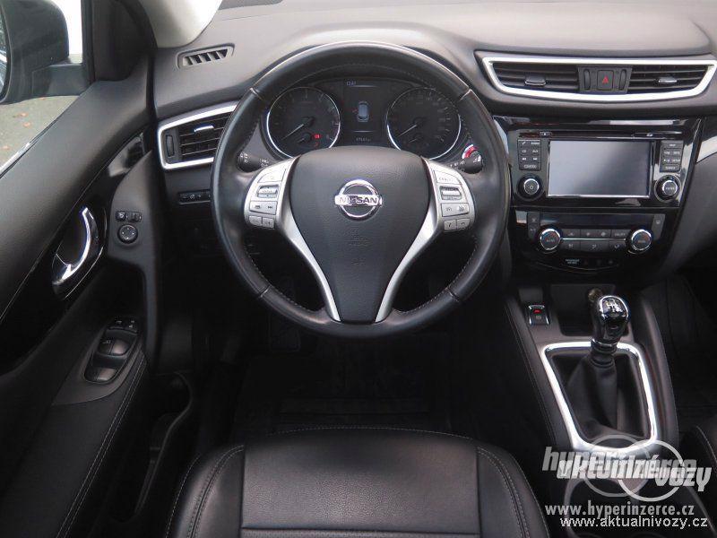 Nissan Qashqai 1.6, benzín, rok 2015 - foto 12