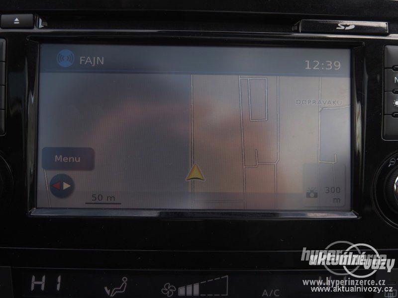 Nissan Qashqai 1.6, benzín, rok 2015 - foto 13