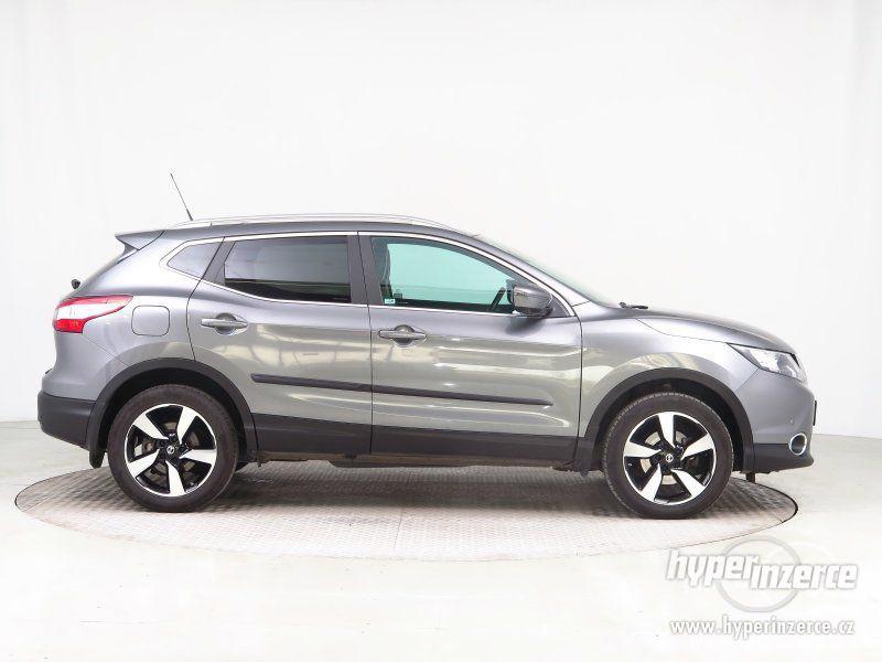 Nissan Qashqai 1.6, benzín, rok 2015 - foto 15