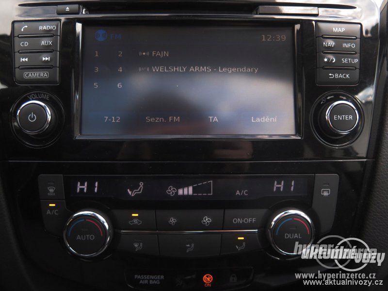 Nissan Qashqai 1.6, benzín, rok 2015 - foto 16