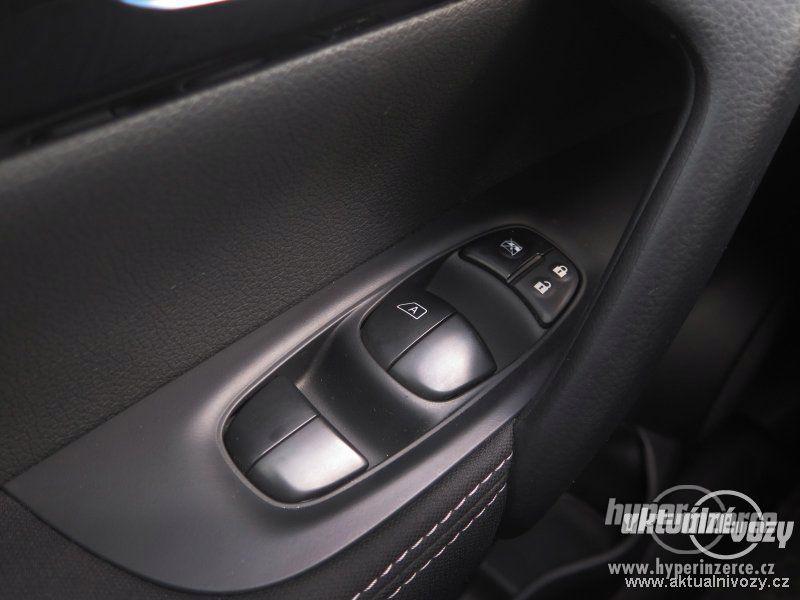 Nissan Qashqai 1.6, benzín, rok 2015 - foto 17