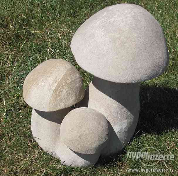 Nádherná pískovcová zahradní dekorace trojí houba - foto 1