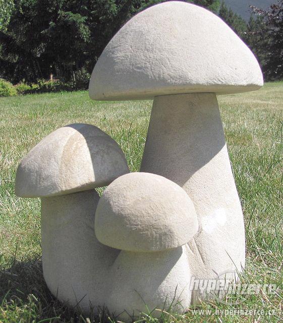 Nádherná pískovcová zahradní dekorace trojí houba - foto 2