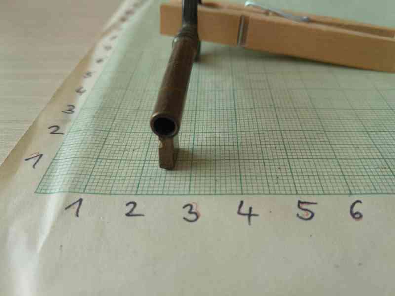 Starý klíč mosazný, průměr 6 mm, dutý  - foto 3