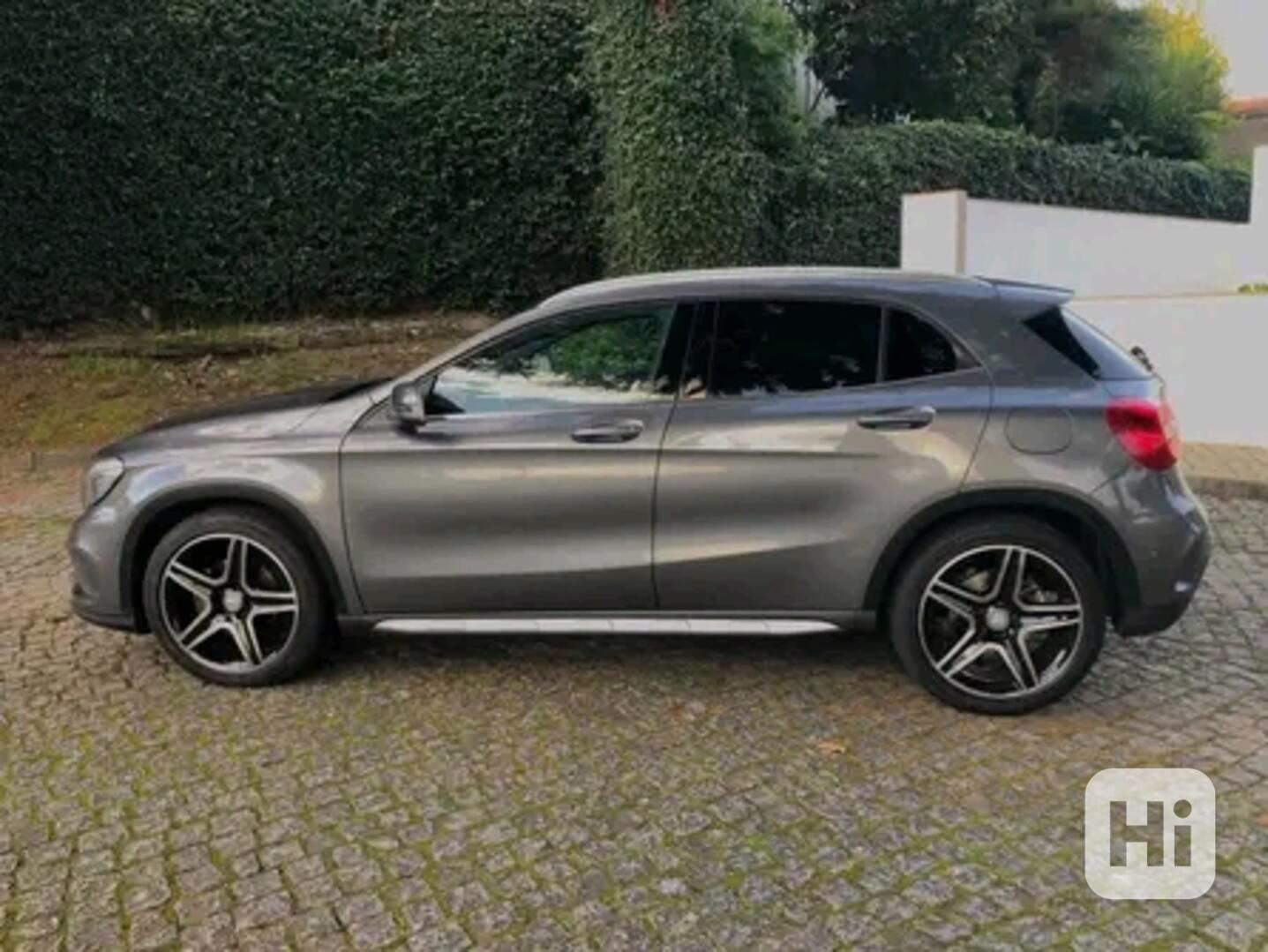 Automobil třídy Mercedes Benz  - foto 1