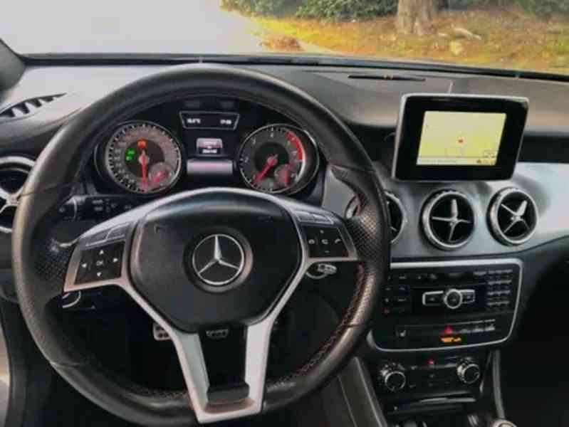 Automobil třídy Mercedes Benz  - foto 6