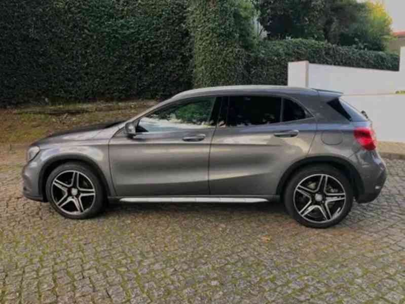 Automobil třídy Mercedes Benz  - foto 1