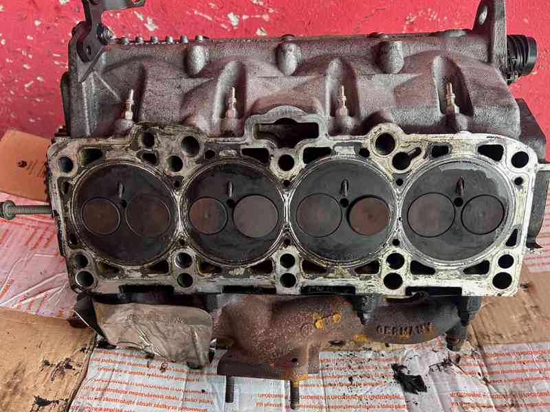 Hlava 2,0TDI BSS Škoda Superb 038103373R kompletní - foto 1