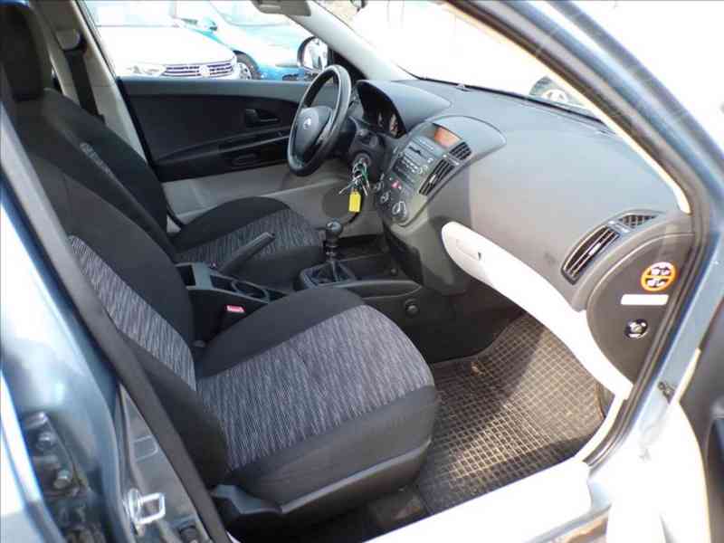 Kia Cee´d 1,4 16V - foto 12